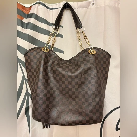 Louis Vuitton Tote Bag - Picture 2 of 16